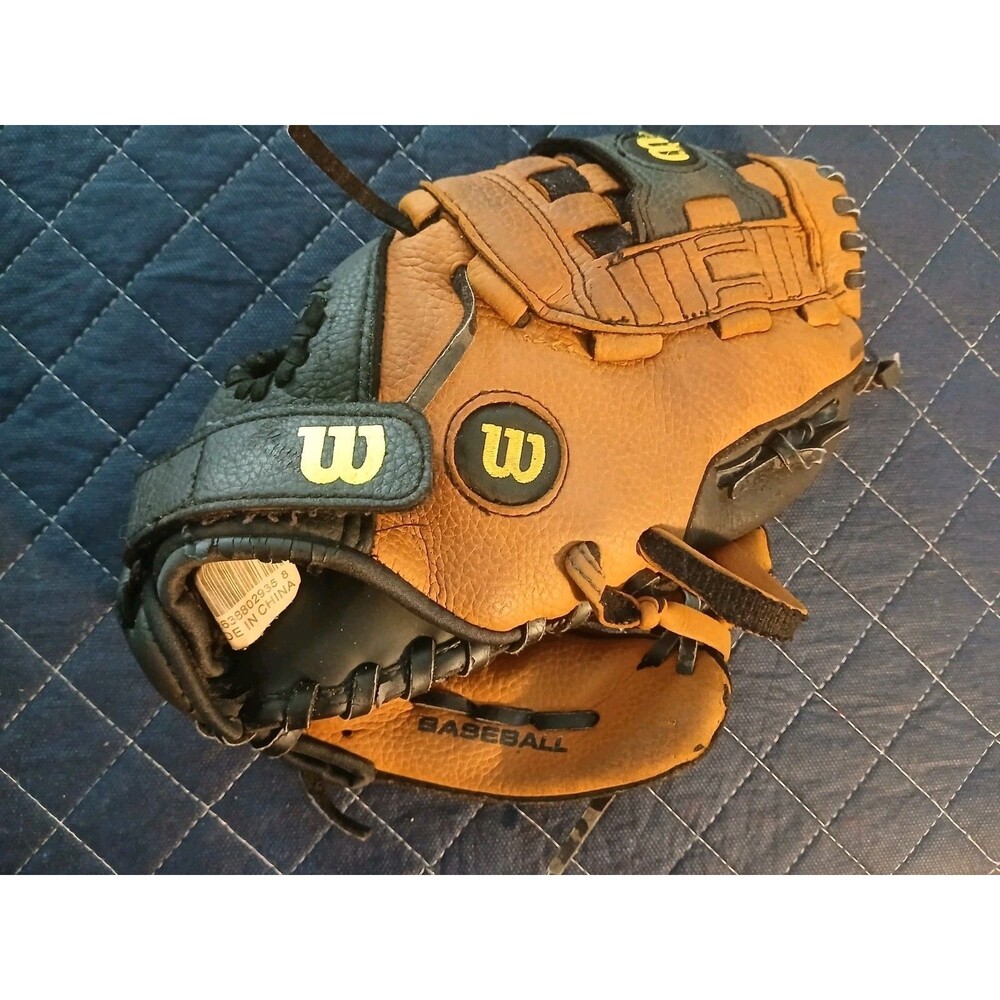 Wilson A200 Youth 11 1/2" RHT Baseball Softball A2457 Glove